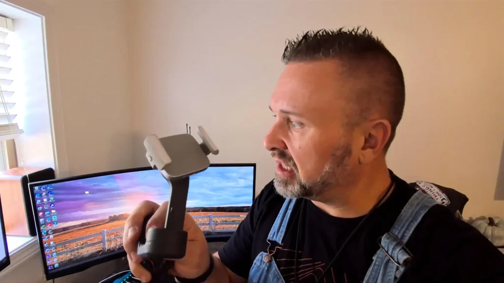 dji om fill light clamp mounted on osmo mobile gimbal